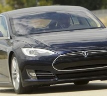 Tesla Model S does 0-60mph in 4.4 secs, 300 miles on a single charge