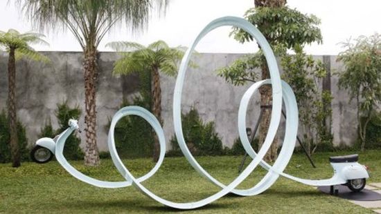 Eddi Prabandono’s multi-looped Vespa sculpture