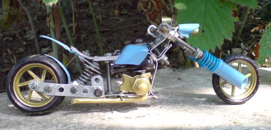 Scale souvenir motorbike models  3