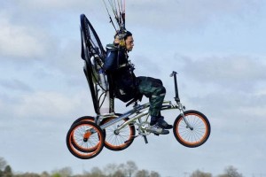 the-flying-bicycle-xploreair-paravelo-british-engineers-john-foden-yannick-read-taking-to-the-sky-the-flying-bike-the-flying-tortoise-002