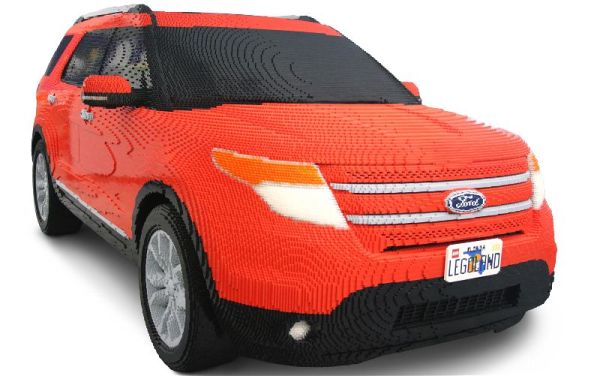 Legoland-Ford-Explorer-Front-Three-Quarter