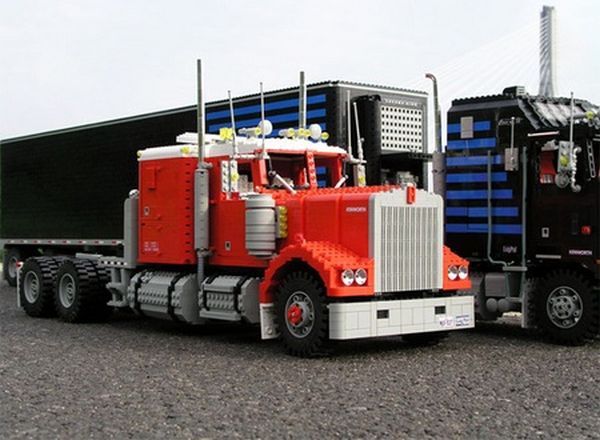 lego_optimus_prime_truck_2