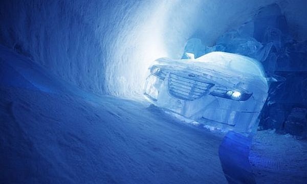 14-coolest-ice-car-sculptures-15