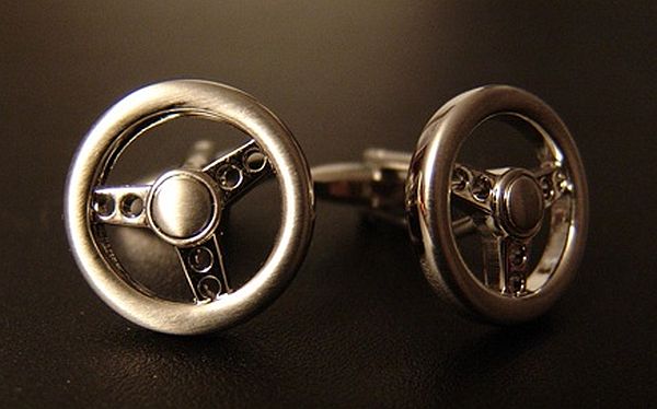 racechairs-car-themed-cuff-links_100302180_m