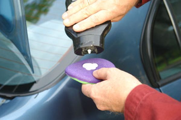 waxing your car (3)