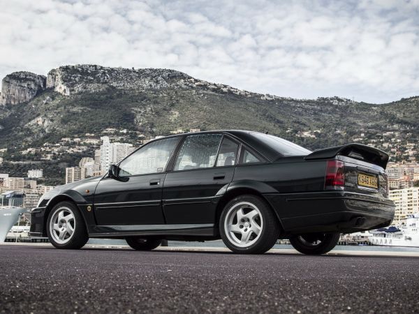 Lotus Carlton