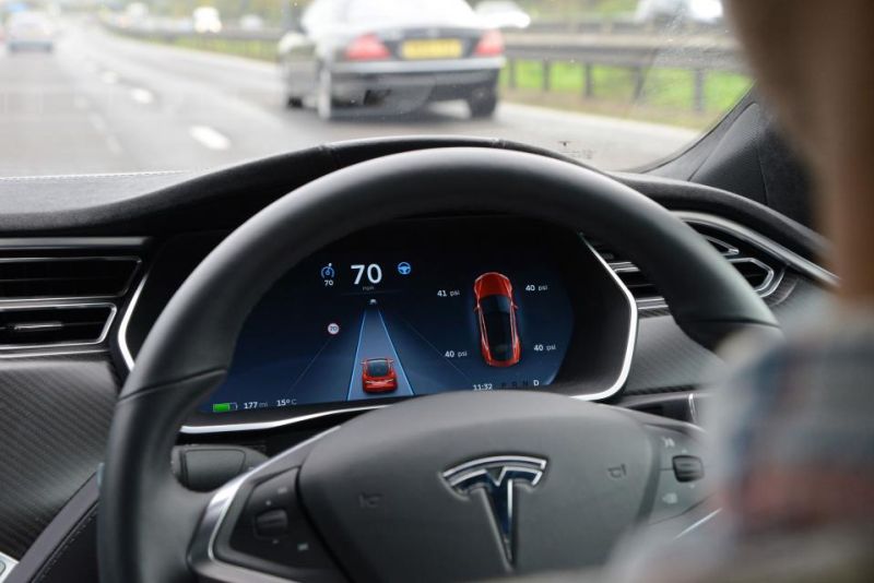 Tesla's enhanced autopilot feature (1)